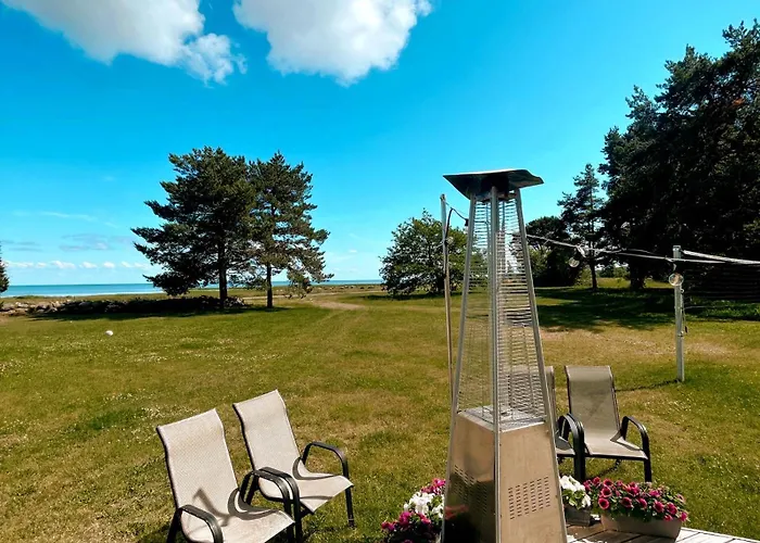 Kihnu Kuelalistemaja *